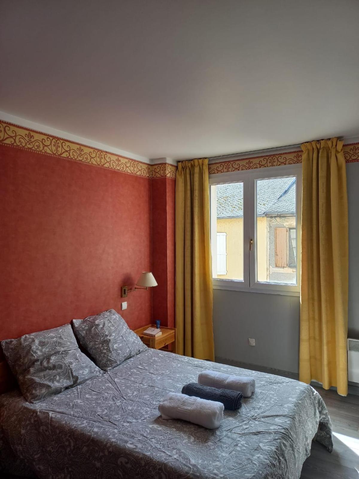 Gite De Sejour Et D'Etape L'Escampette Apartment Saint-Jean-du-Bruel